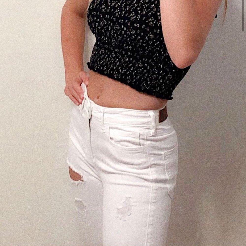 cute skinny white jeans!